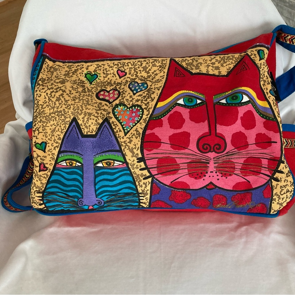 ❤️💙 curious cats small tote or crossbody. Adjustable strap zip pocket